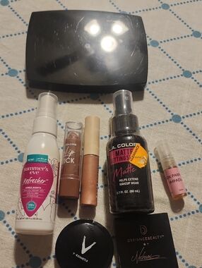 L.A. Colors Matte Setting Spray — Black Bottle